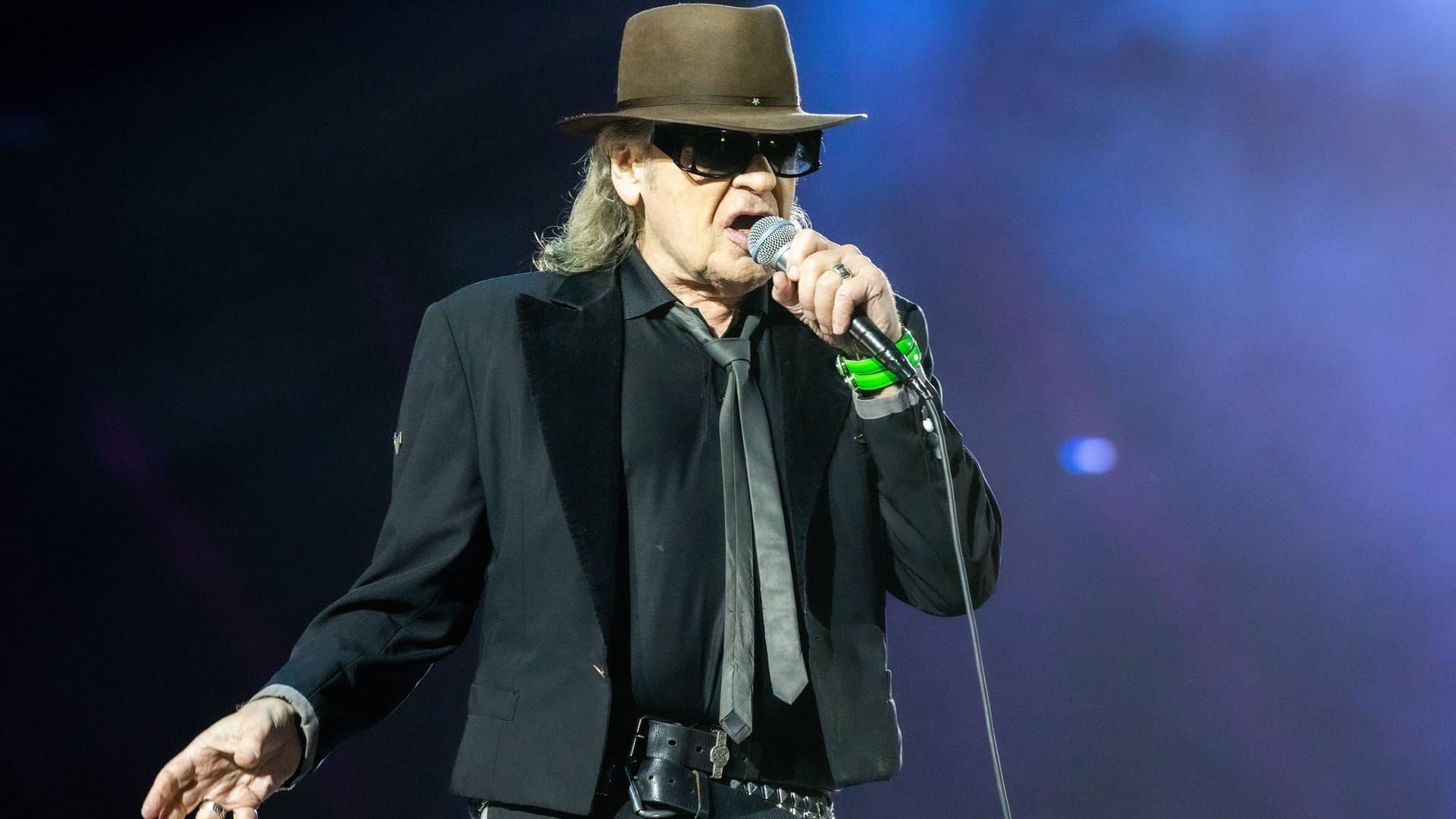 Udo Lindenberg steht auf der Bühne (Archivbild): 2025 werden Fans des in Hamburg lebenden Panikrockers dieses Bild nicht zu sehen bekommen. Udo Lindenberg steht auf der Bühne (Archivbild): 2025 werden Fans des in Hamburg lebenden Panikrockers dieses Bild nicht zu sehen bekommen.