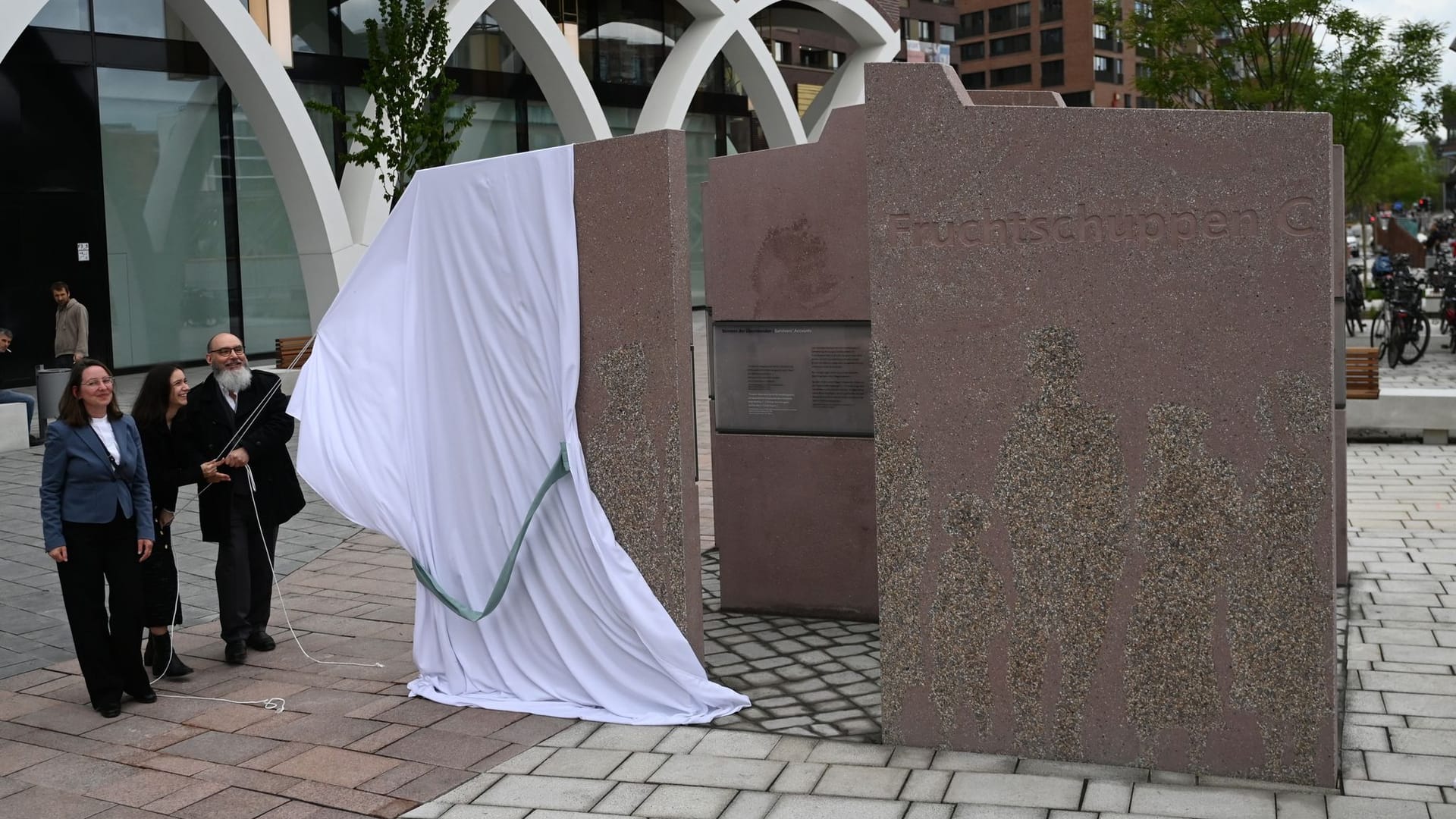 Neues Gedenkzeichen für Sinti und Roma: Das Denkmal befindet sich in der Hafencity. Neues Gedenkzeichen für Sinti und Roma: Das Denkmal befindet sich in der Hafencity.