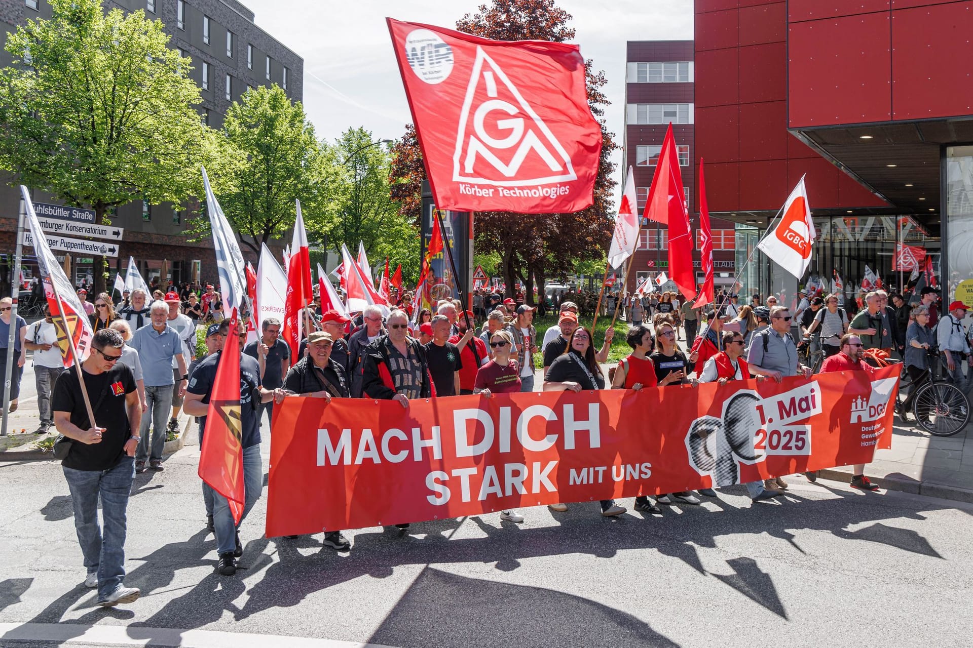 Demonstrationen zum 1. Mai in Hamburg