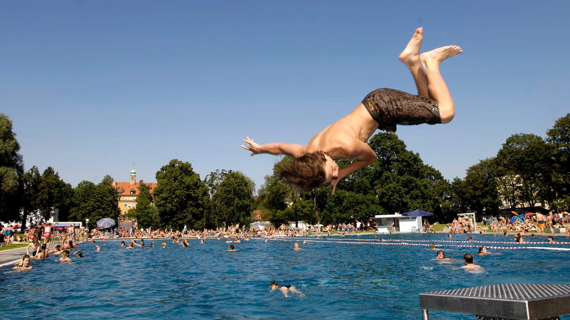 Schyrenbad, Sprung ins Becken Schyrenbad, Sprung ins Becken