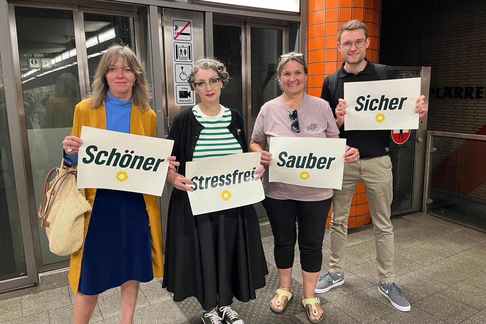 Natalie Keller, Xenia Mohr, Andrea Friedel und Alexander Kahl (v. l. n. r.) von den Grünen am Plärrer: Sie wollen den U-Bahnhof dort umgestalten. Natalie Keller, Xenia Mohr, Andrea Friedel und Alexander Kahl (v. l. n. r.) von den Grünen am Plärrer: Sie wollen den U-Bahnhof dort umgestalten.