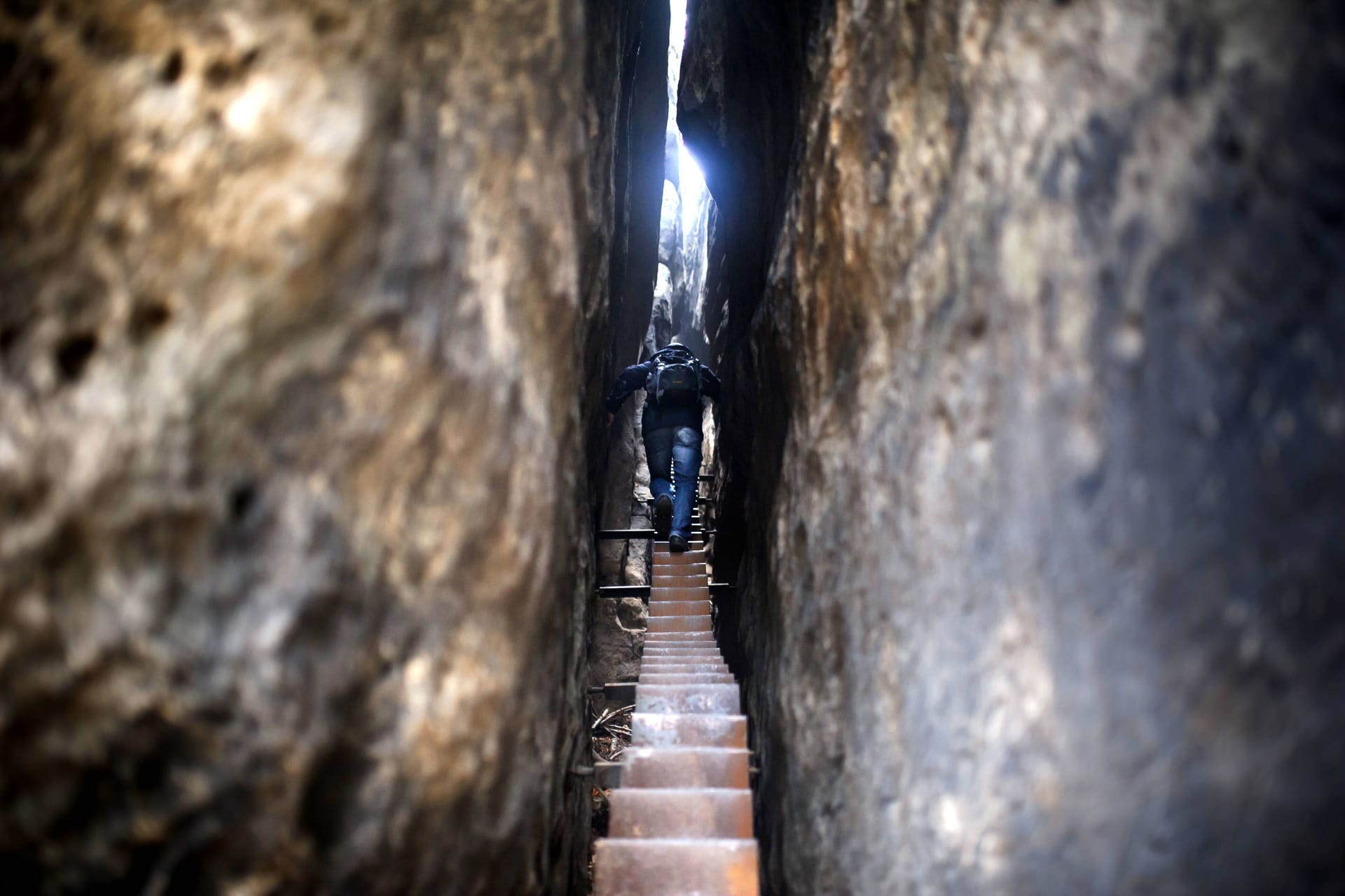 Ein Wanderer geht die Himmelsleiter hinauf (Archivbild):