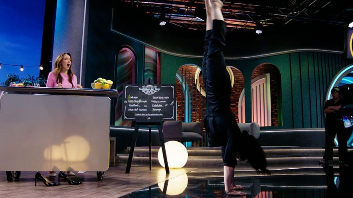 Annalena-Baerbock-Darum-machte-sie-bei-Carolin-Kebekus-einen-Handstand