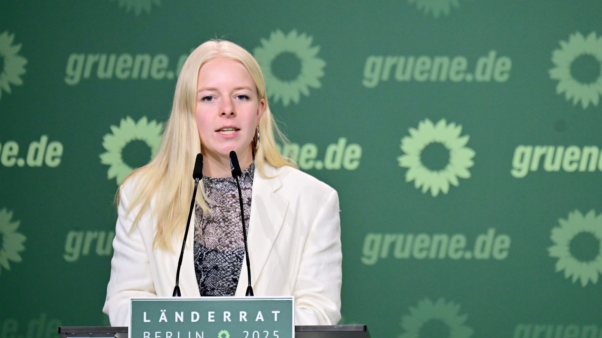 Chefin der Grünen Jugend für «ACAB»-Pulli und Post in der Kritik Chefin der Grünen Jugend für «ACAB»-Pulli und Post in der Kritik