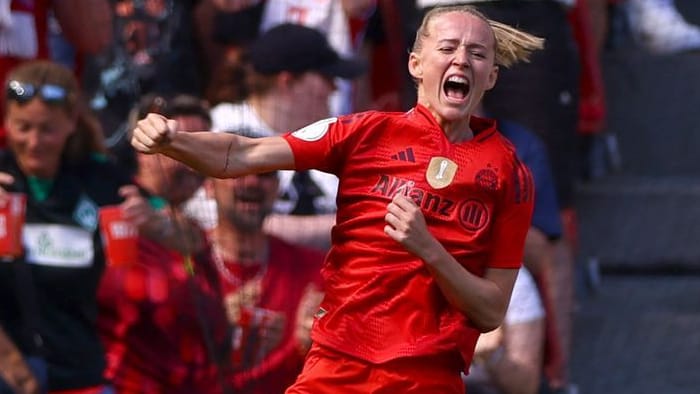 Lea Schüller bejubelt ein Tor im Pokalfinale.