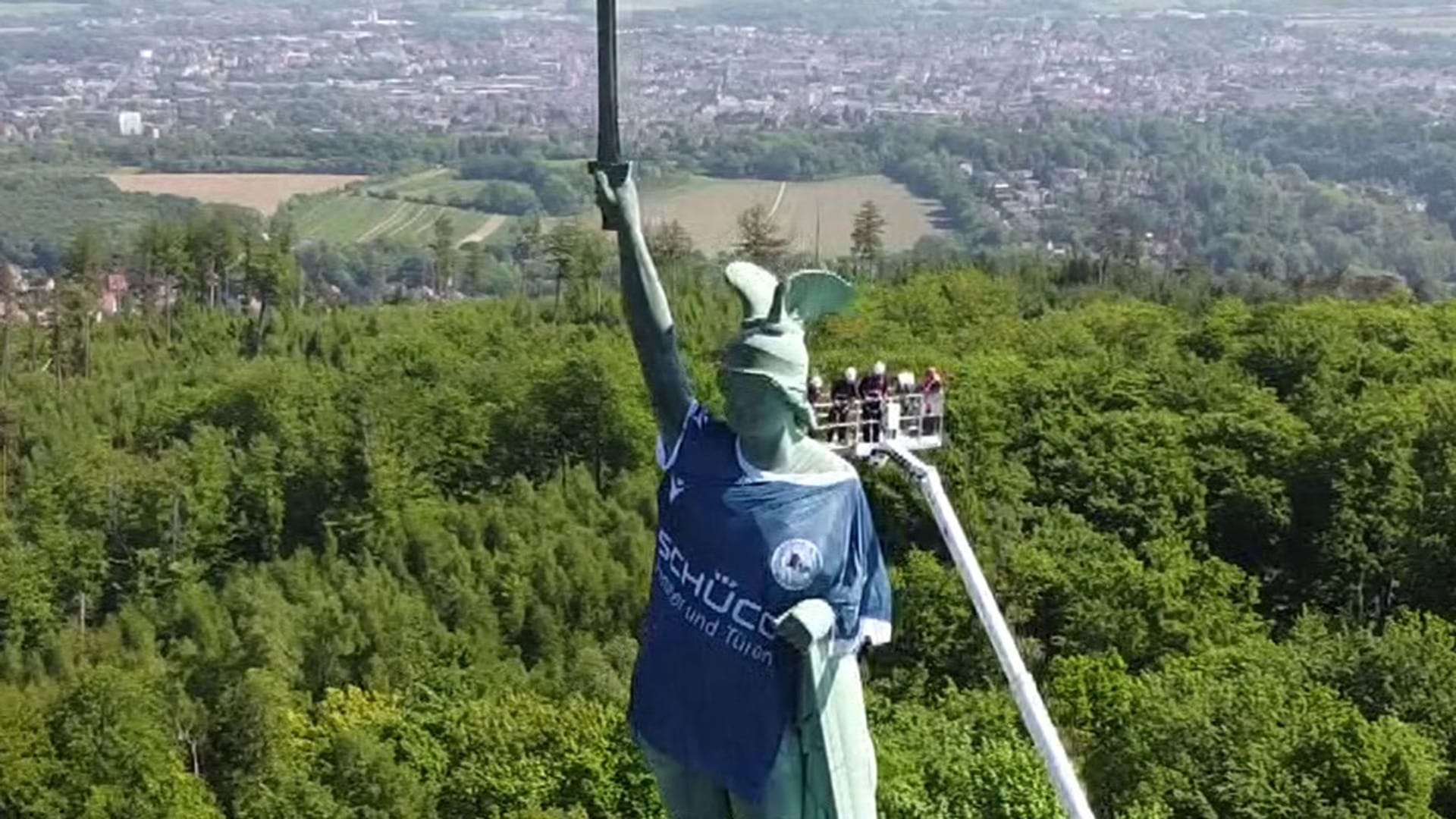Eingekleidet hat es die Bielefelder Firma Schüco.