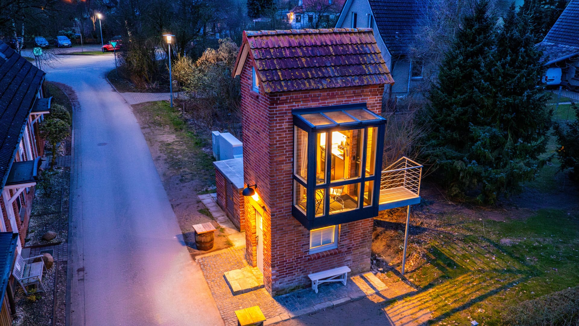 Die kleine Ferienwohnung im ehemaligen Trafoturm: Der Turm hat nur einen symbolischen Betrag von 1,19 Euro gekostet.