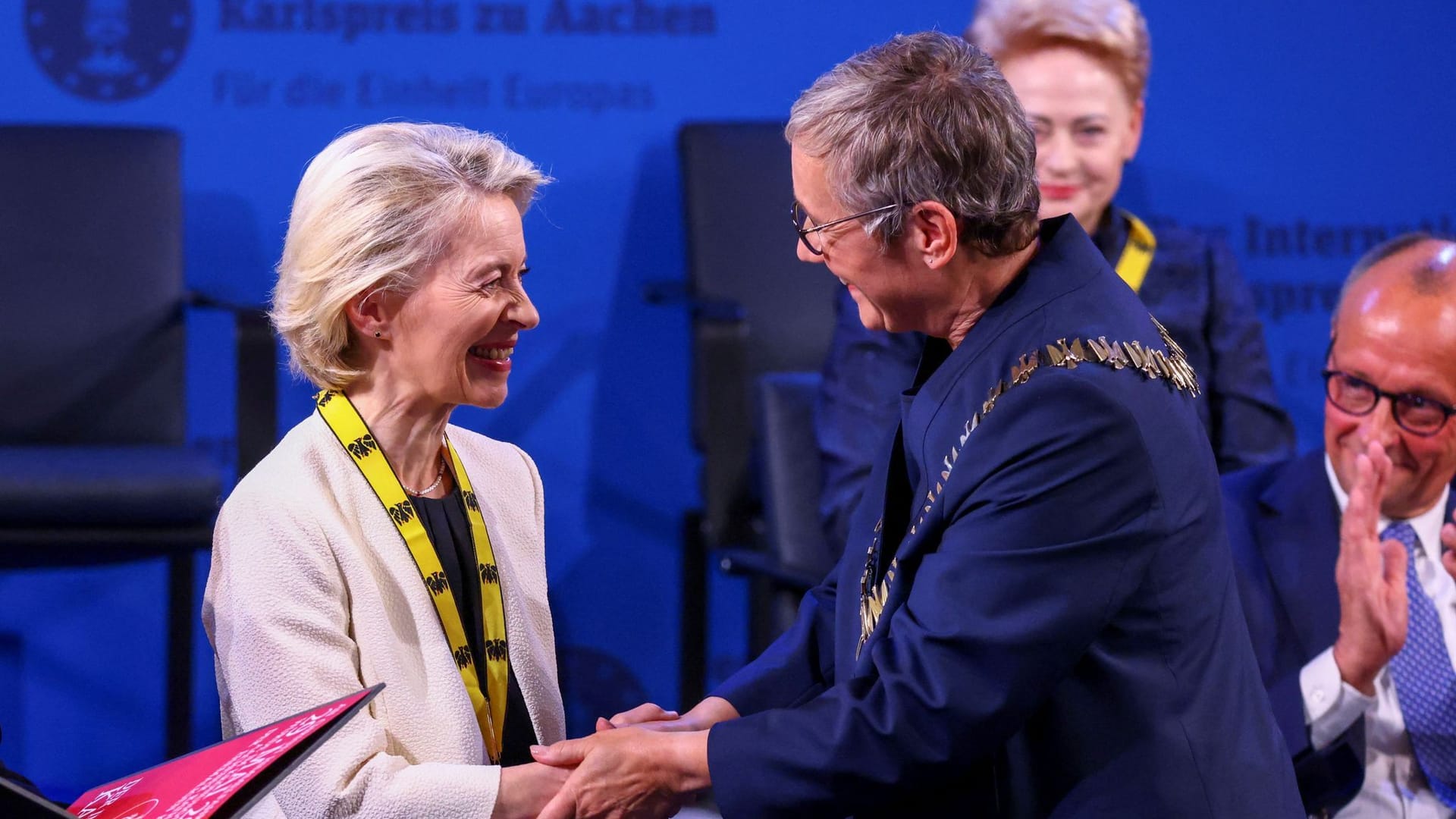 Ursula von der Leyen während der Übergabe der Medaille.