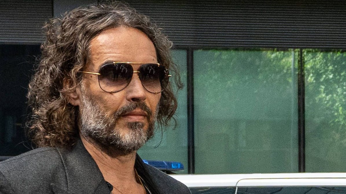 Russell Brand: Der britische Schauspieler muss sich vor Gericht verantworten.