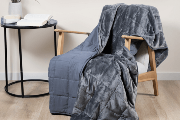 Die Gewichtsdecke von Home Creation gibt es jetzt für nur 17,99 Euro bei Aldi.