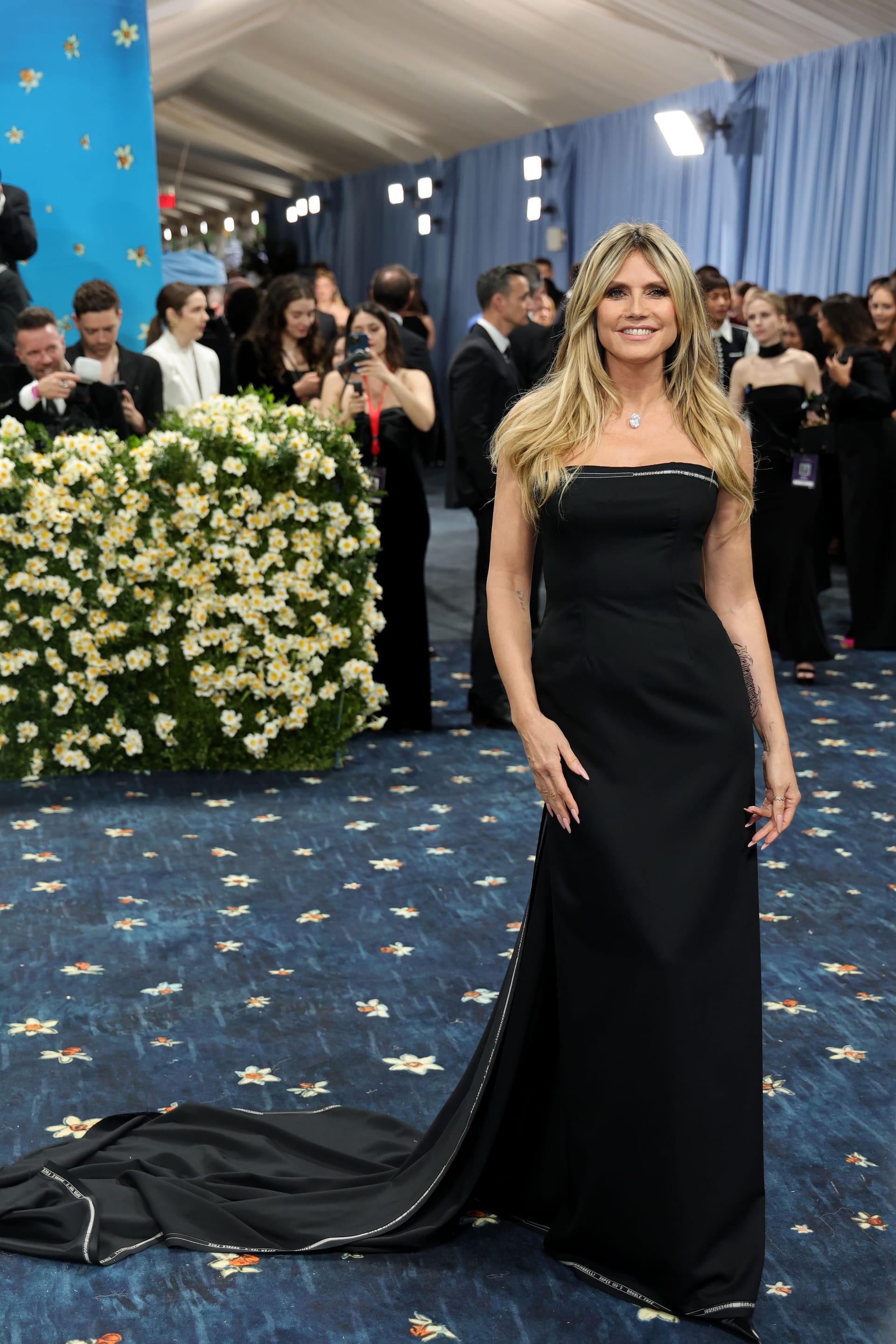 Heidi Klum in einem Kleid von Vetements.