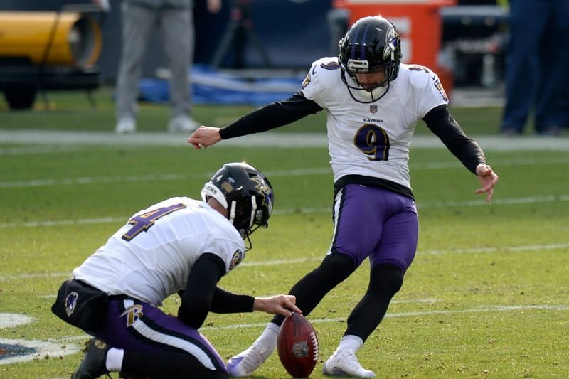 Baltimore Ravens Kicker Justin Tucker (r.) zählt auf seiner Position zu den Superstars der NFL.