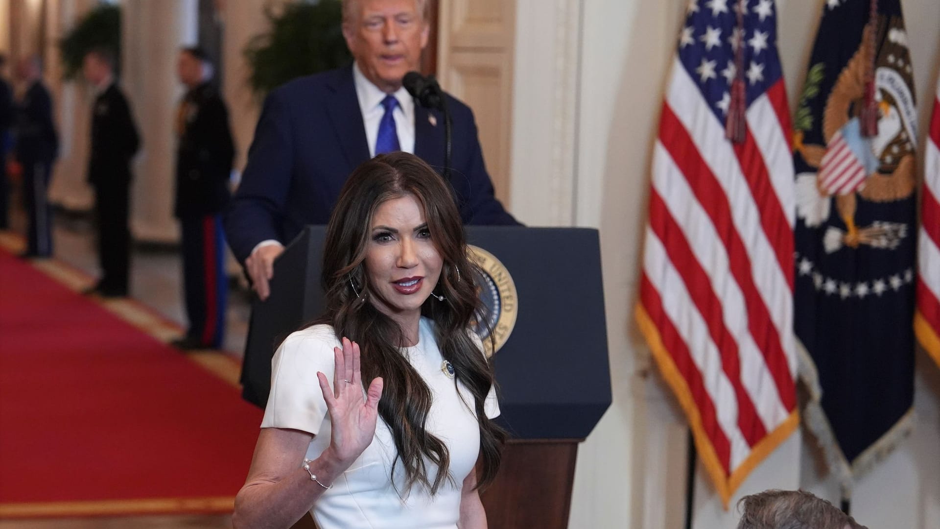 Der Maga-Look der Trump-Frauen: Wenn Stil politisch wird Der Maga-Look der Trump-Frauen: Wenn Stil politisch wird