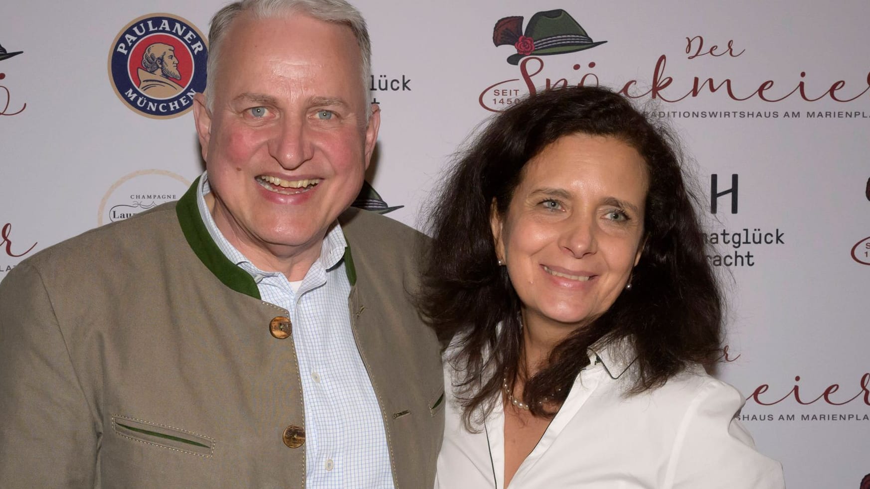 Festwirt Christian Schottenhamel mit Arabella Schörghuber (Archivfoto): Die langjährige Wiesnwirtin will aufhören.