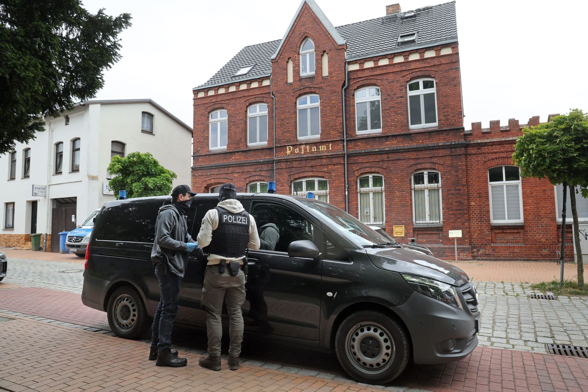 Mutmaßliche rechte Terrorzelle: Junge Männer festgenommen