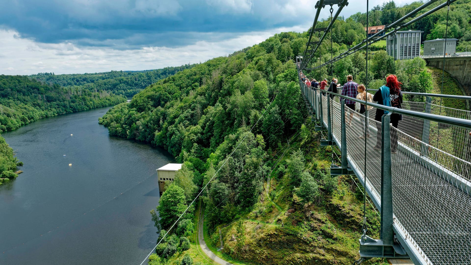 483 Meter lange Seilhängebrücke Titan RT über der Rappbode-Talsperre: 483 Meter lange Seilhängebrücke Titan RT über der Rappbode-Talsperre: