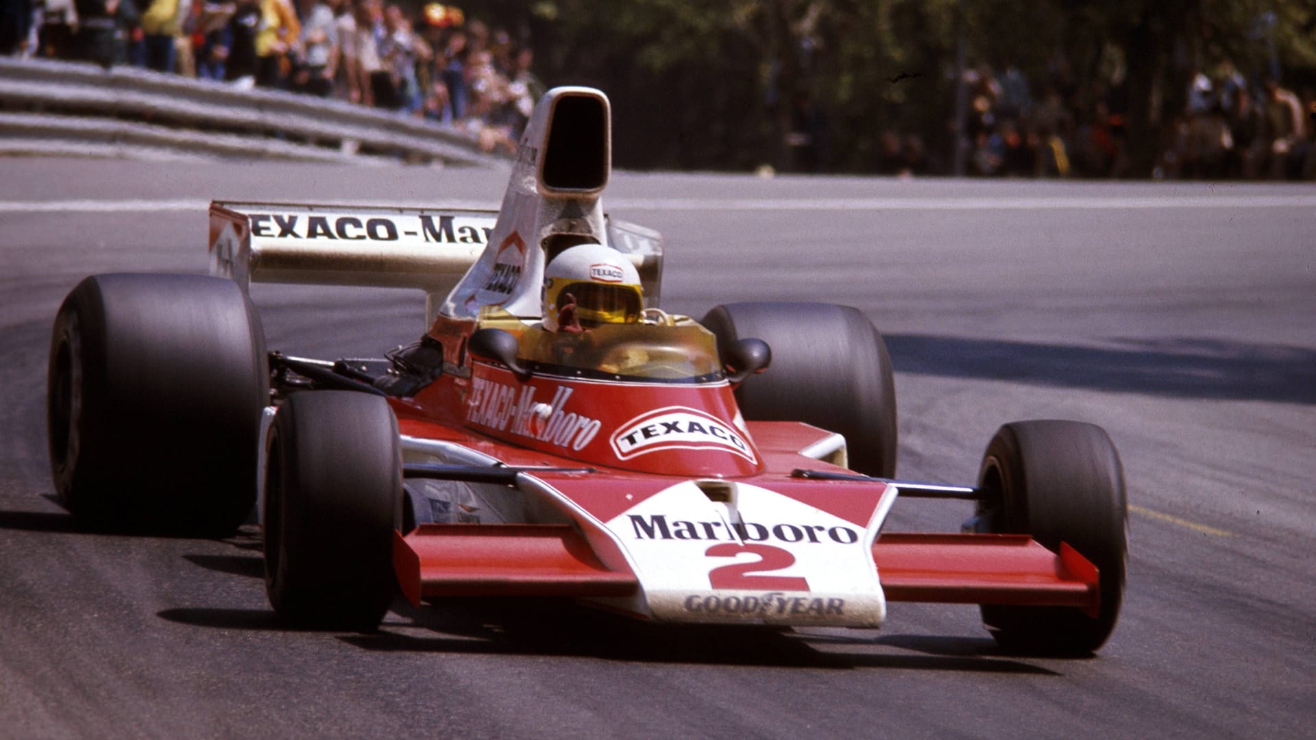 Der einzige Sieg: Jochen Mass in seinem Boliden 1975 beim Großen Preis von Spanien.