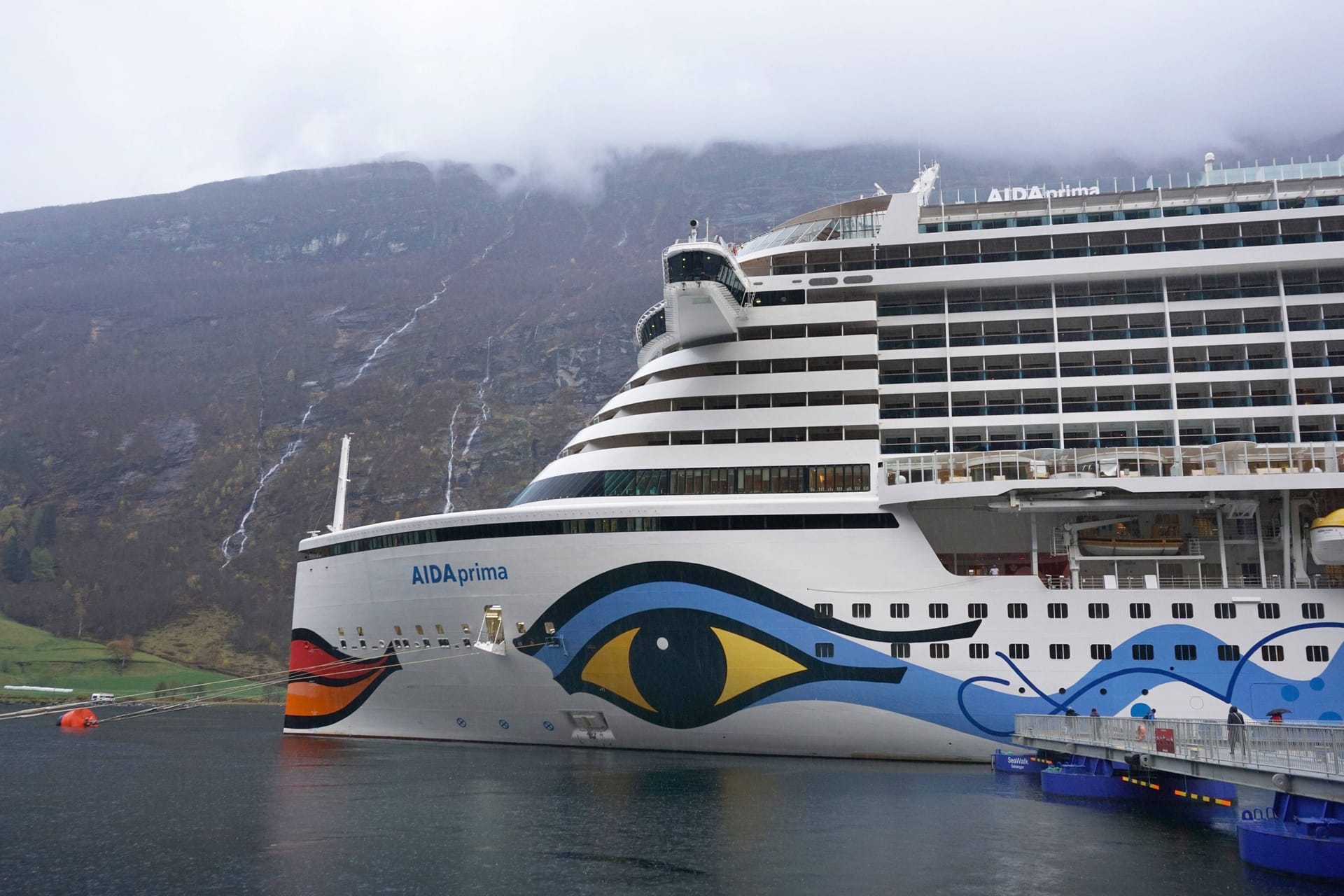 "Aida Prima" bei einer Kreuzfahrt nach Norwegen: Vor einer Woche war das Schiff in Hamburg gestartet.