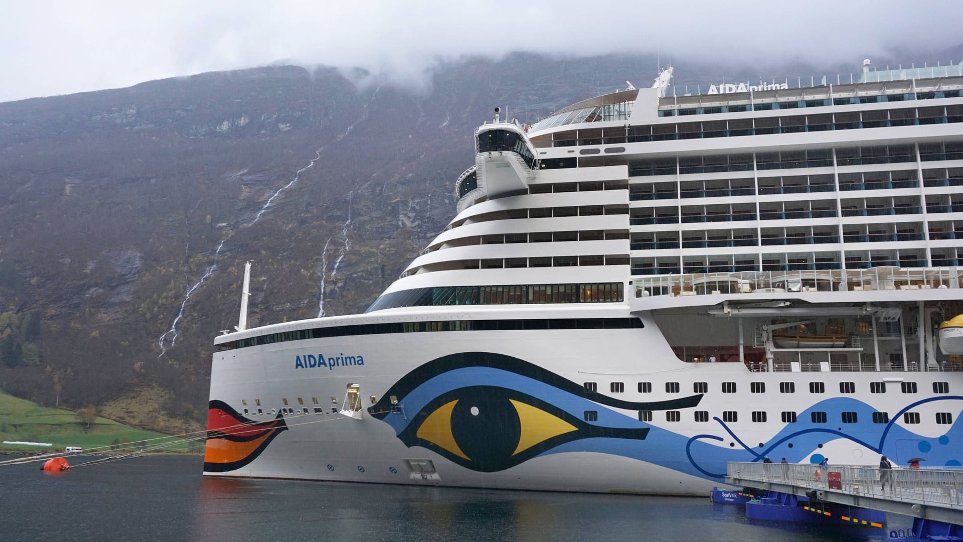 "Aida Prima" bei einer Kreuzfahrt nach Norwegen: Vor einer Woche war das Schiff in Hamburg gestartet.