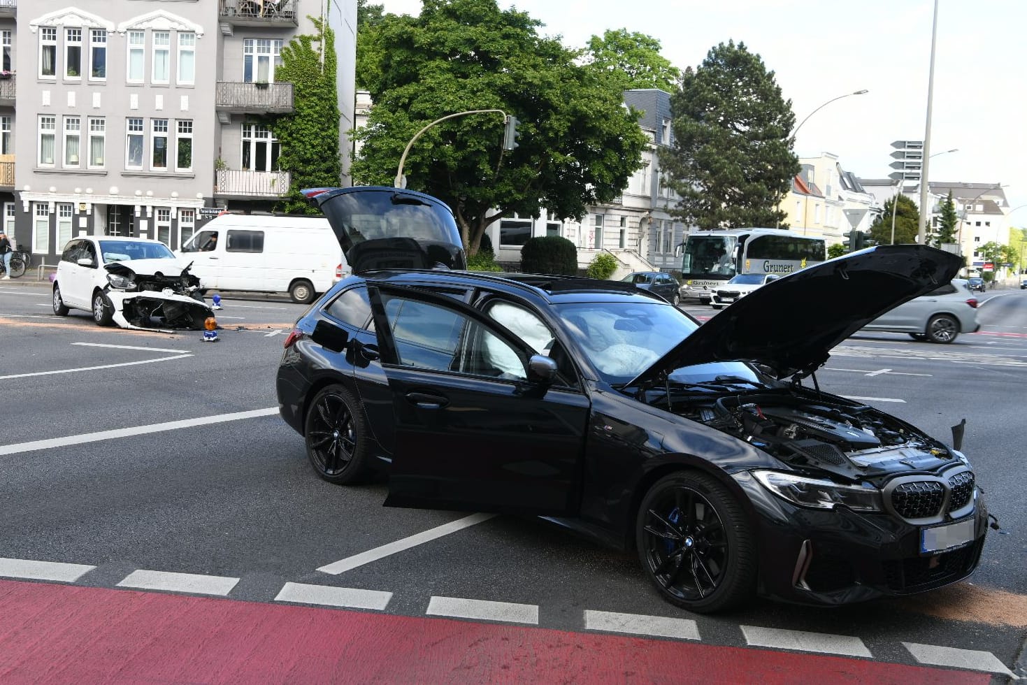 Die beiden Unfallfahrzeuge: Der Unfall ereignete sich an einer Kreuzung in Eppendorf.