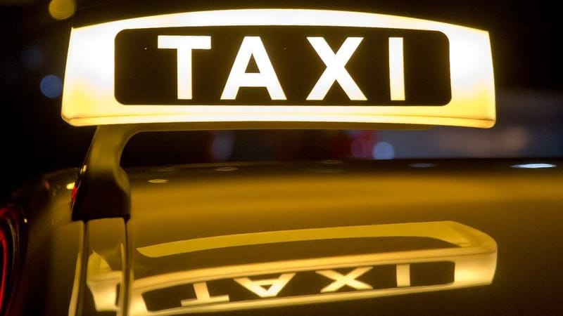 Ein Taxifahrer ohne Fahrerlaubnis ist von der Polizei in Ostsachsen erwischt worden (Symbolbild). Ein Taxifahrer ohne Fahrerlaubnis ist von der Polizei in Ostsachsen erwischt worden (Symbolbild).