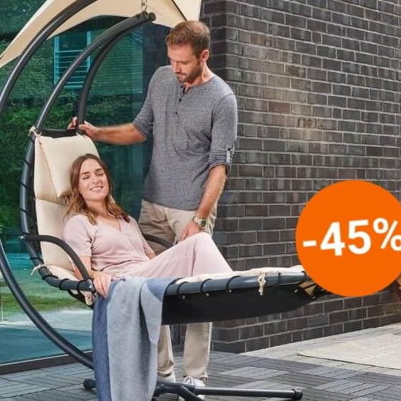 Mit einer Schwebeliege verbringen Sie entspannte Stunden im Garten. Bei Aldi ist heute ein Modell zum Rekordpreis im Angebot.
