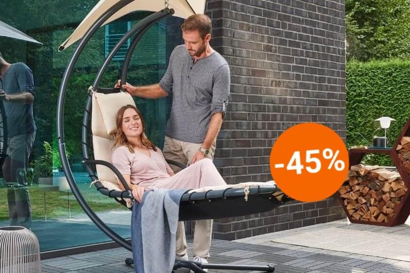 Mit einer Schwebeliege verbringen Sie entspannte Stunden im Garten. Bei Aldi ist heute ein Modell zum Rekordpreis im Angebot.