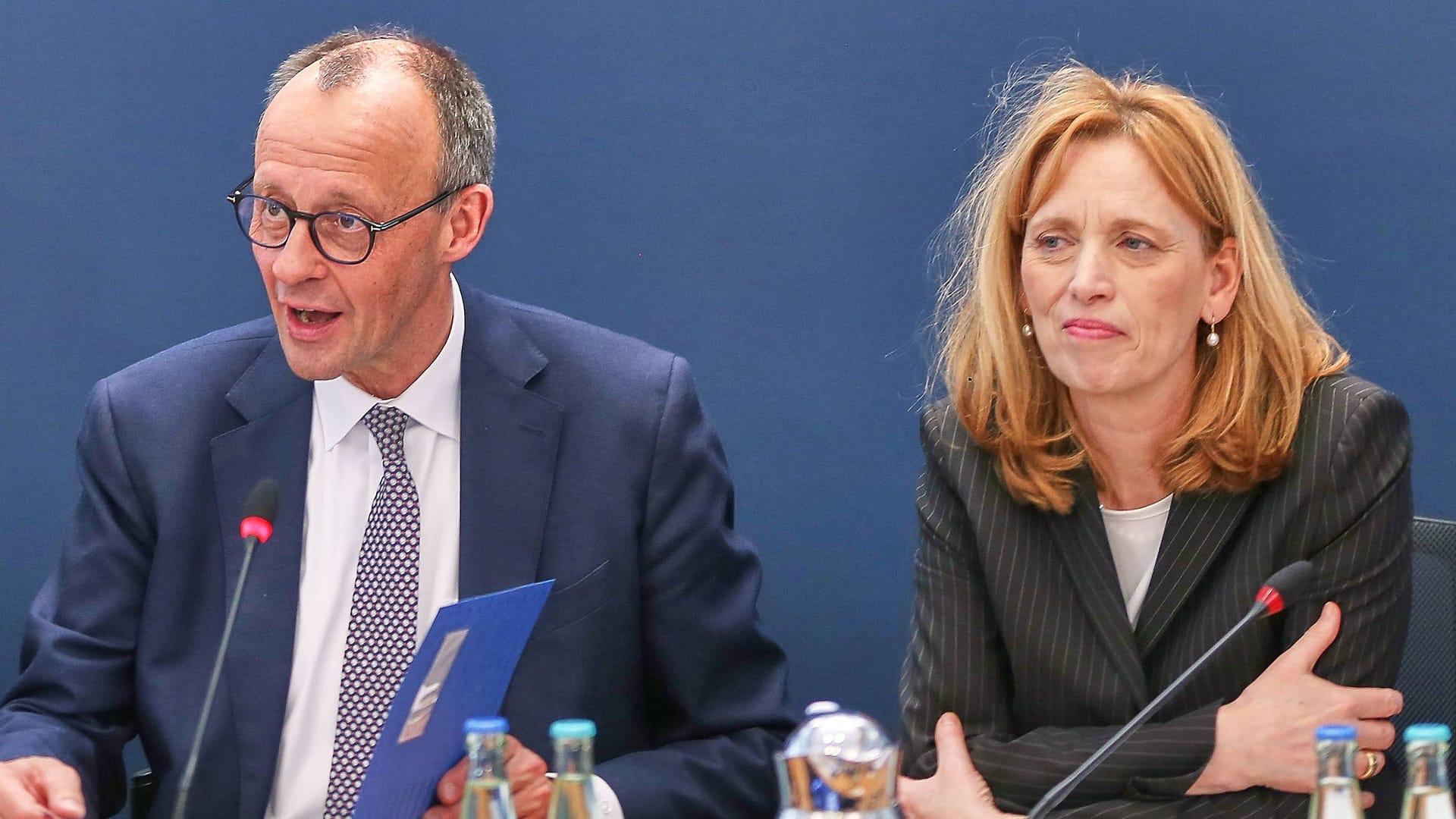 Karin Prien (rechts) und Friedrich Merz: Die CDU-Bundesvize gilt als eine der profiliertesten Bildungspolitikerinnen in der Union. Karin Prien (rechts) und Friedrich Merz: Die CDU-Bundesvize gilt als eine der profiliertesten Bildungspolitikerinnen in der Union.