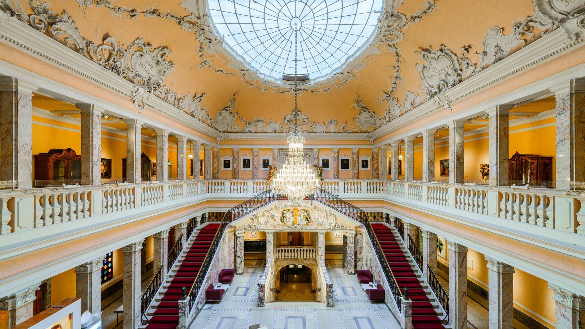 Der Marmorsaal der Sektkellerei Henkell Freixenet