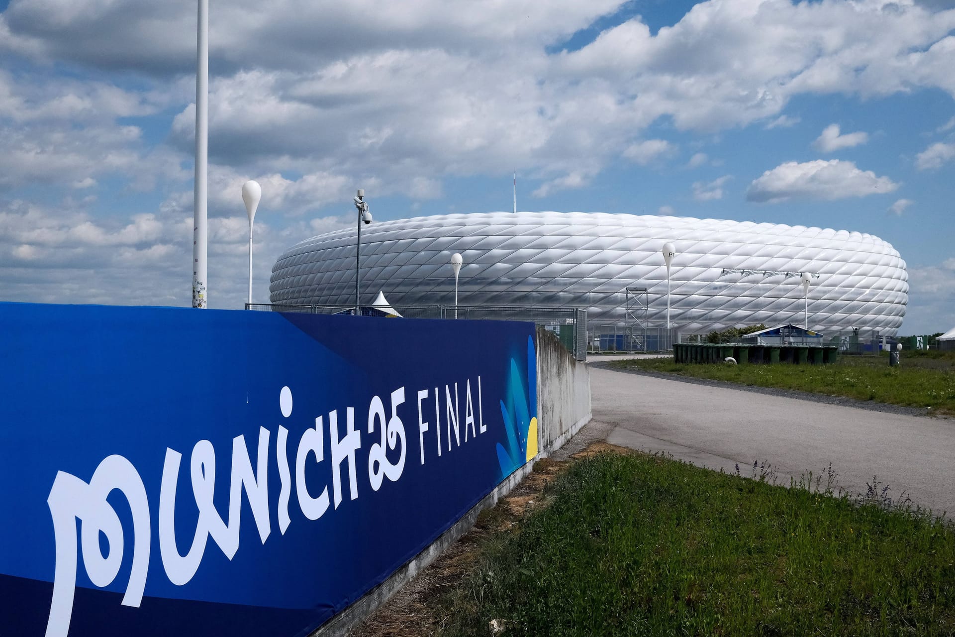 Die Allianz Arena in München (Archivbild): In dieser wird am Samstag der wichtigste Vereinstitel im europäischen Fußball ausgespielt.