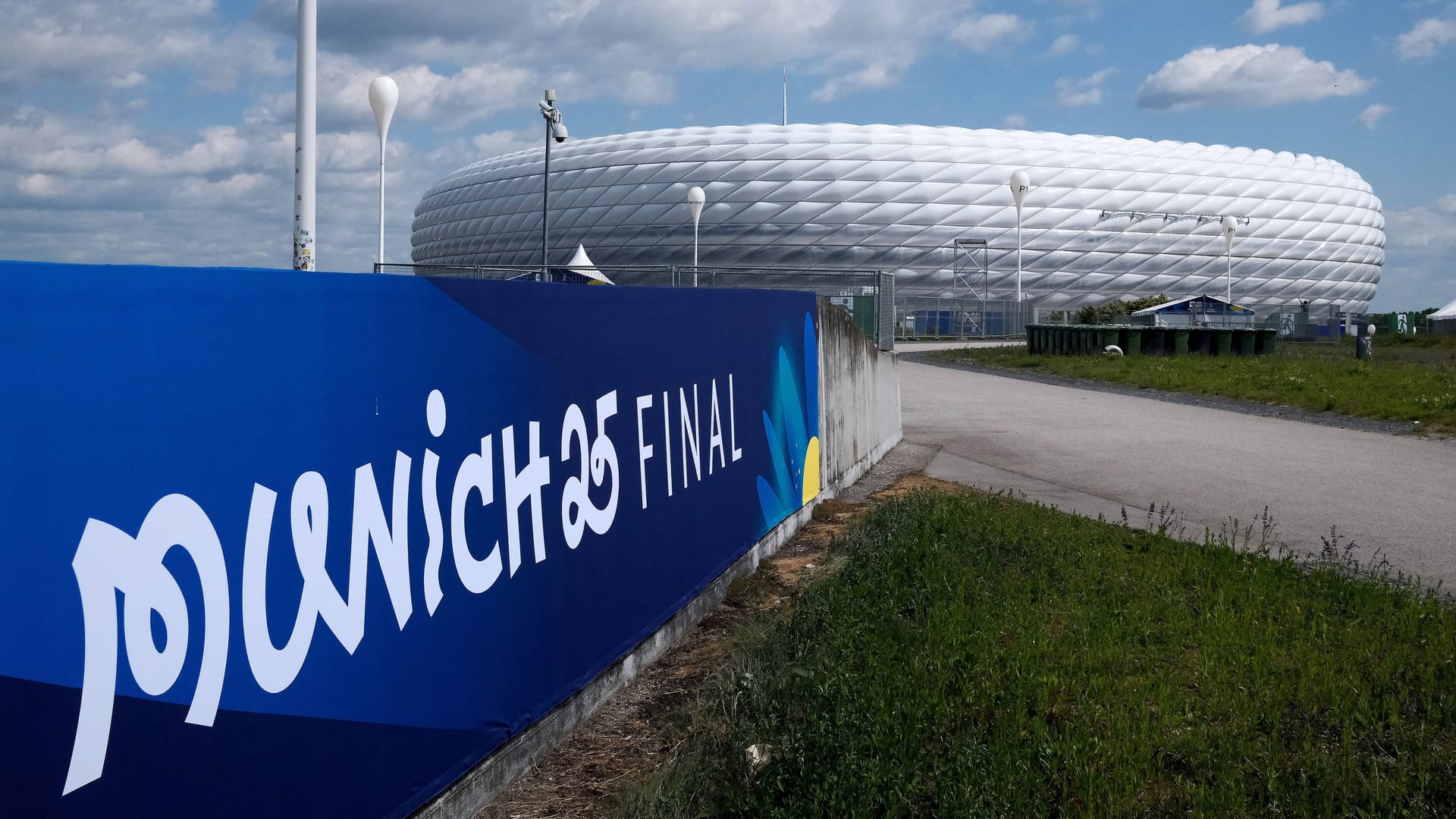Die Allianz Arena in München (Archivbild): In dieser wird am Samstag der wichtigste Vereinstitel im europäischen Fußball ausgespielt. Die Allianz Arena in München (Archivbild): In dieser wird am Samstag der wichtigste Vereinstitel im europäischen Fußball ausgespielt.