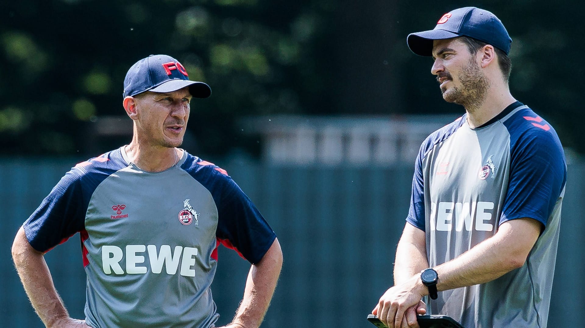 Gerhard Struber (l.) neben Athletiktrainer Max Weuthen: Die beiden arbeiten vorerst nicht mehr zusammen. Gerhard Struber (l.) neben Athletiktrainer Max Weuthen: Die beiden arbeiten vorerst nicht mehr zusammen.