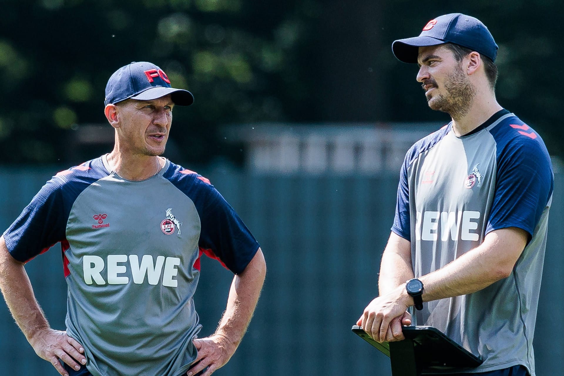 Gerhard Struber (l.) neben Athletiktrainer Max Weuthen: Die beiden arbeiten vorerst nicht mehr zusammen. Gerhard Struber (l.) neben Athletiktrainer Max Weuthen: Die beiden arbeiten vorerst nicht mehr zusammen.
