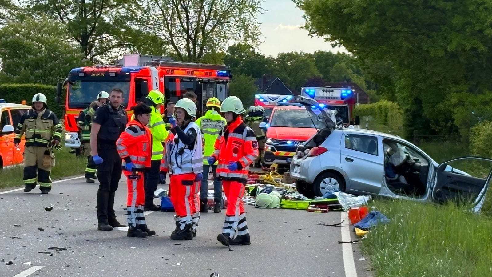 Wedel (Pinneberg) Frontalcrash auf Landstraße - 2 Tote