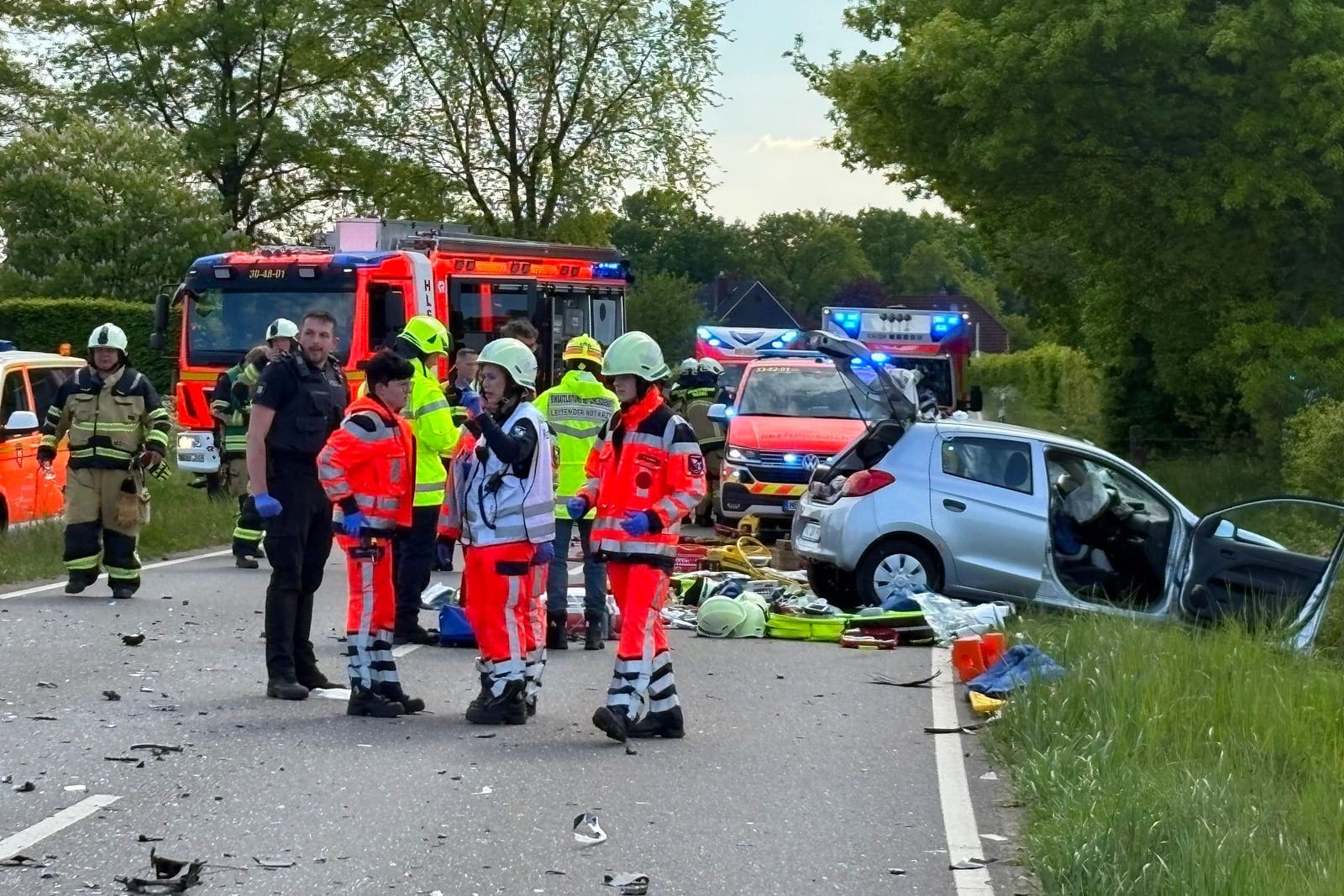Wedel (Pinneberg) Frontalcrash auf Landstraße - 2 Tote