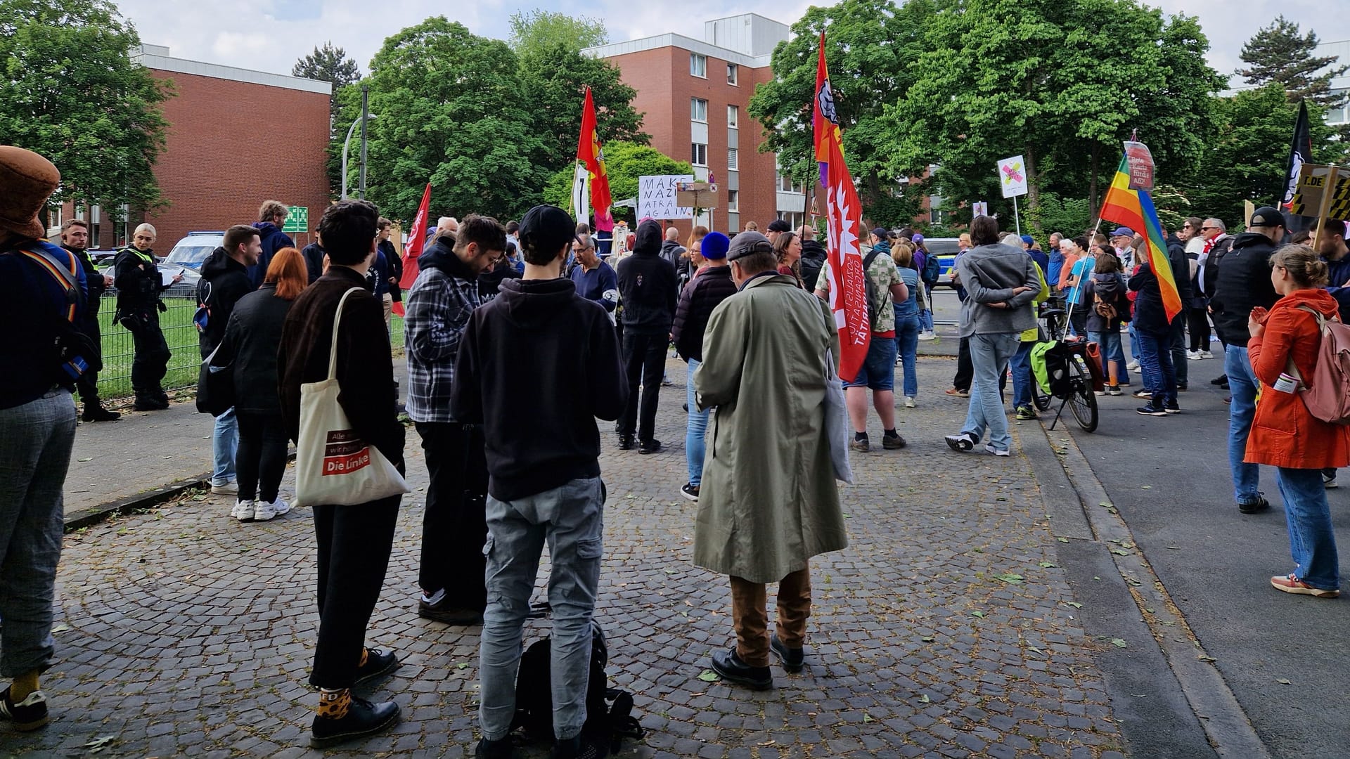 Deutlich weniger Teilnehmer als erwartet: Demo gegen eine Veranstaltung der AfD. Deutlich weniger Teilnehmer als erwartet: Demo gegen eine Veranstaltung der AfD.