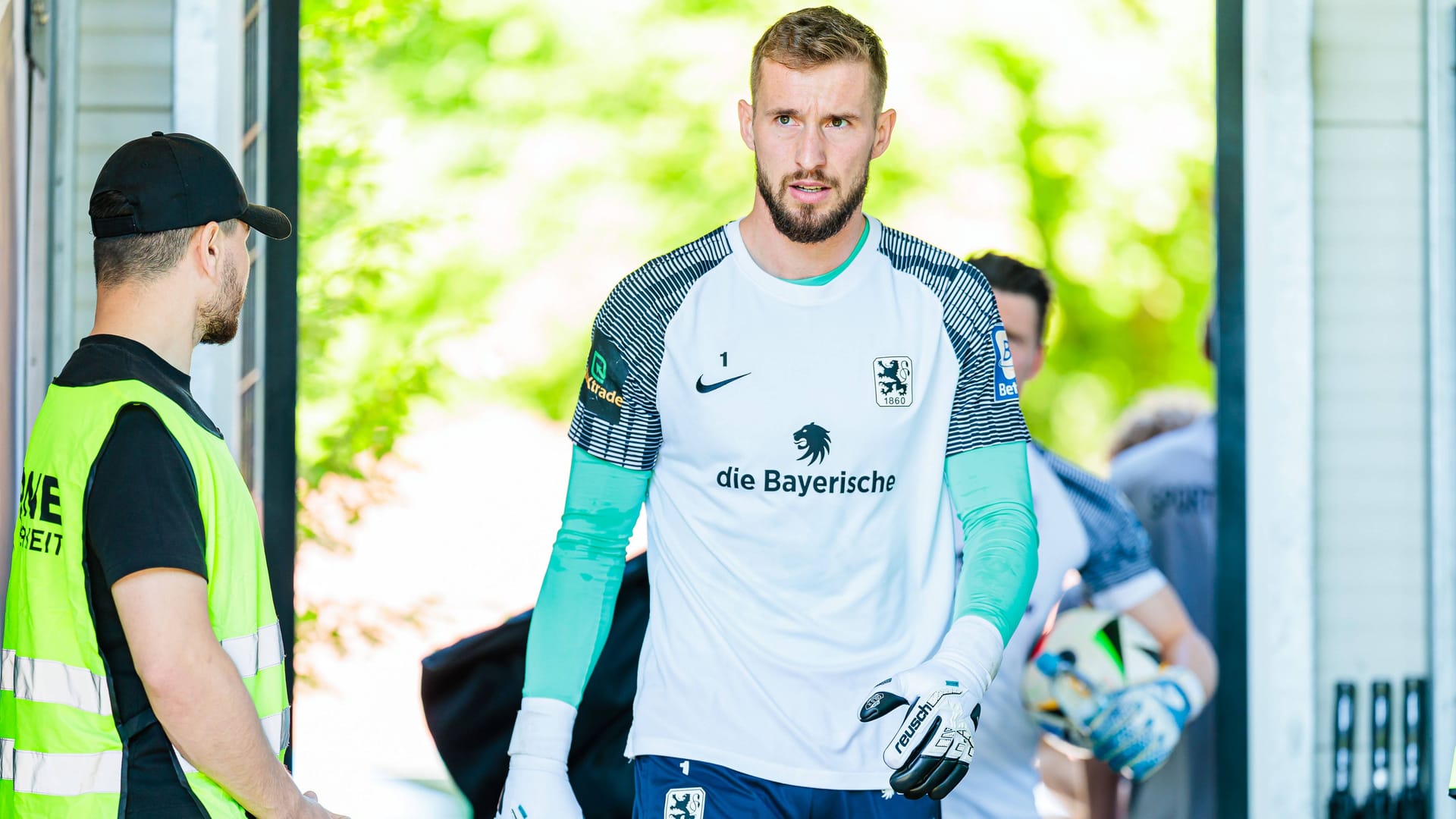 Marco Hiller: Der Torhüter spielt seit seinem elften Lebensjahr für 1860 München. Marco Hiller: Der Torhüter spielt seit seinem elften Lebensjahr für 1860 München.