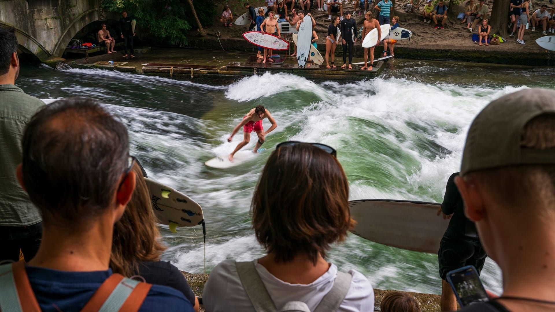 Wetter in Bayern - Surfen auf dem Eisbach