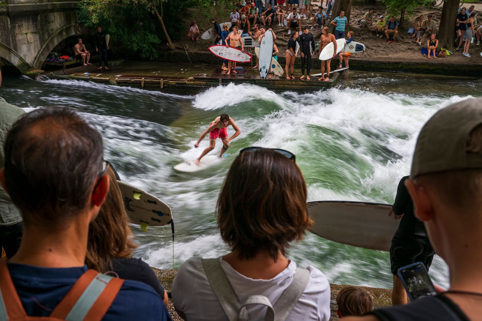 Wetter in Bayern - Surfen auf dem Eisbach