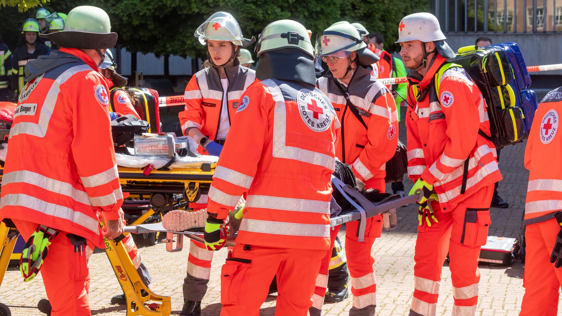 Rettungskräfte im Einsatz (Symbolbild): In Rathenow ist ein 91-Jähriger mutmaßlich zum Mörder geworden. Rettungskräfte im Einsatz (Symbolbild): In Rathenow ist ein 91-Jähriger mutmaßlich zum Mörder geworden.