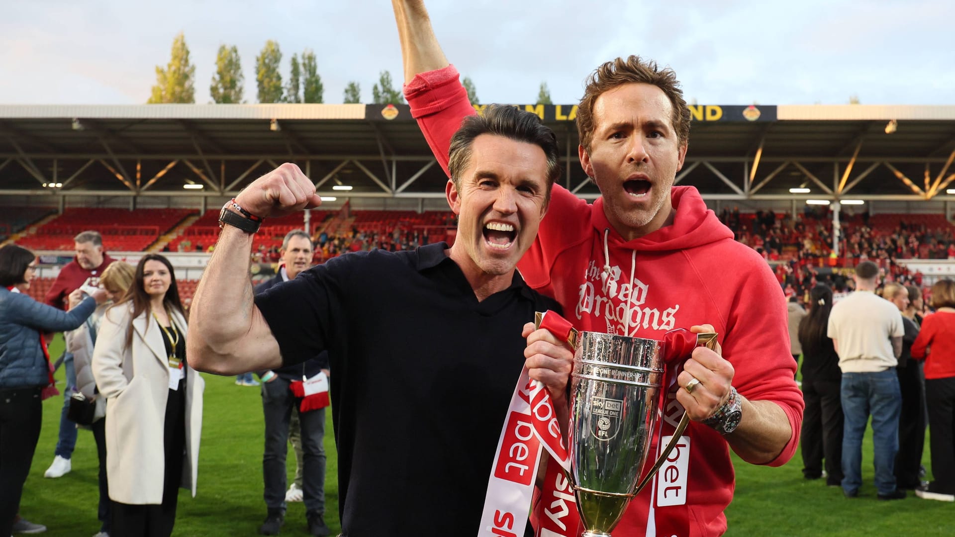 Rob McElhenney (l.) und Ryan Reynolds: Den beiden Schauspielern gehört der Klub.