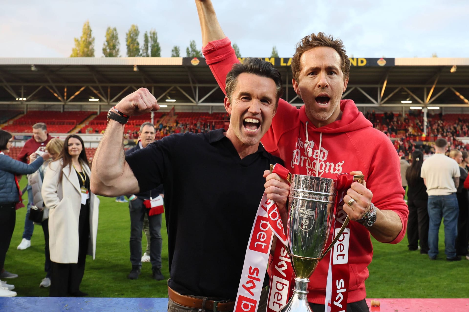 Rob McElhenney (l.) und Ryan Reynolds: Den beiden Schauspielern gehört der Klub.