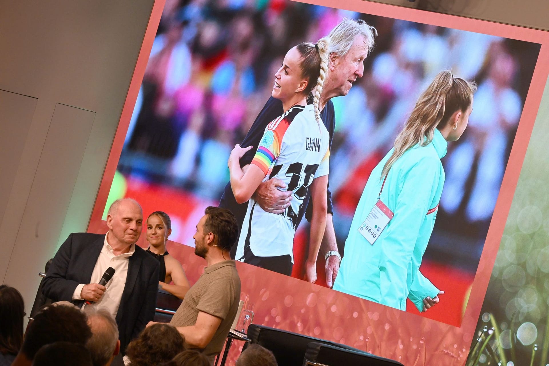 Uli Hoeneß (links) auf der Buchpremiere von Giulia Gwinn: Er fand lobende Worte.