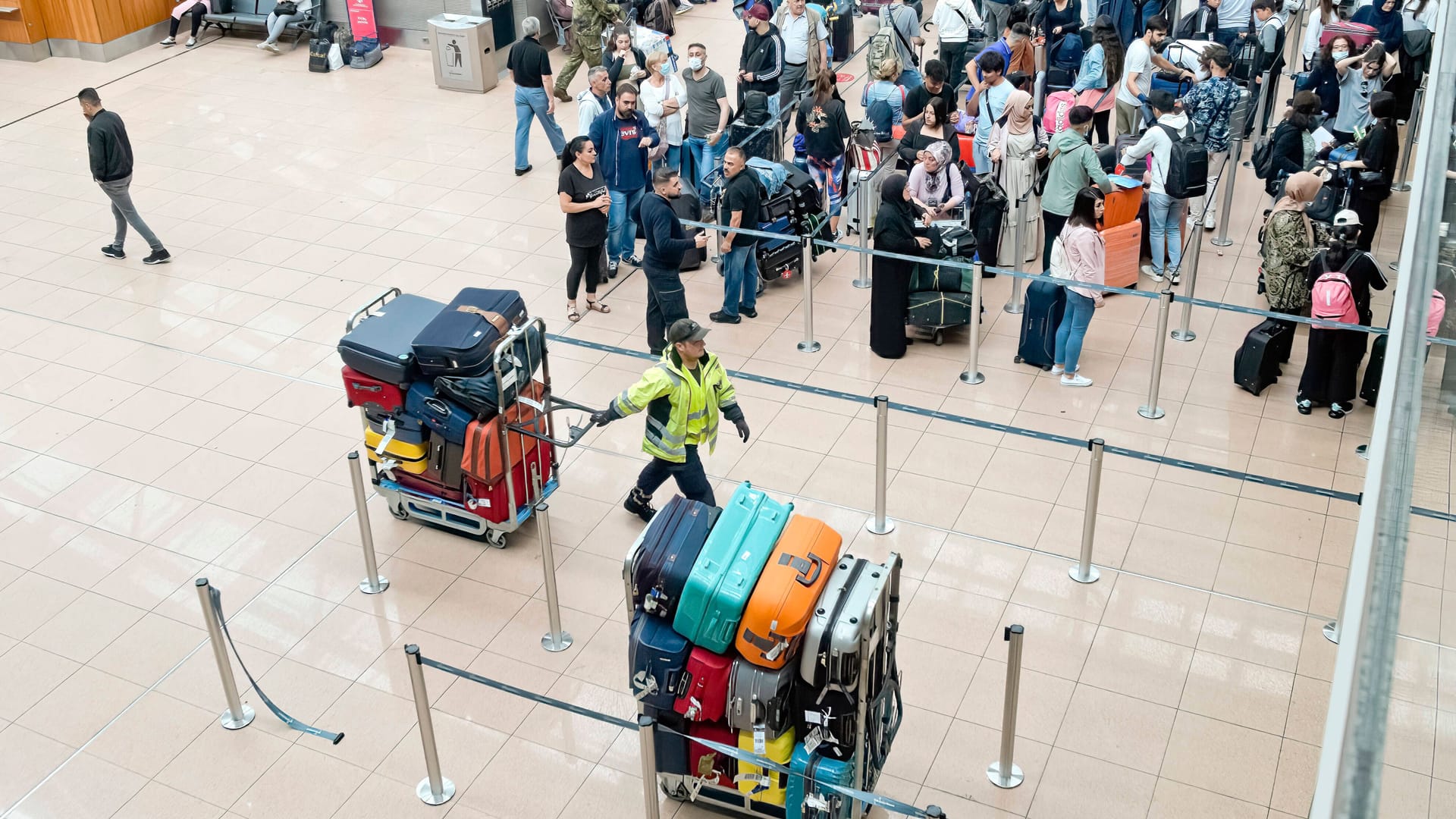 Gepäckbeförderung am Flughafen Hamburg (Symbolbild): Die Abfertigung ist nicht betroffen. Gepäckbeförderung am Flughafen Hamburg (Symbolbild): Die Abfertigung ist nicht betroffen.