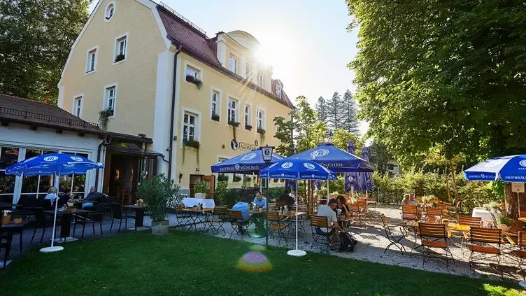 Das traditionsreiche Jagdschlössel bietet Platz für 500 Gäste und ist bei vielen Münchnern für seine gehobene bayerische Küche und das historische Ambiente bekannt. Das traditionsreiche Jagdschlössel bietet Platz für 500 Gäste und ist bei vielen Münchnern für seine gehobene bayerische Küche und das historische Ambiente bekannt.
