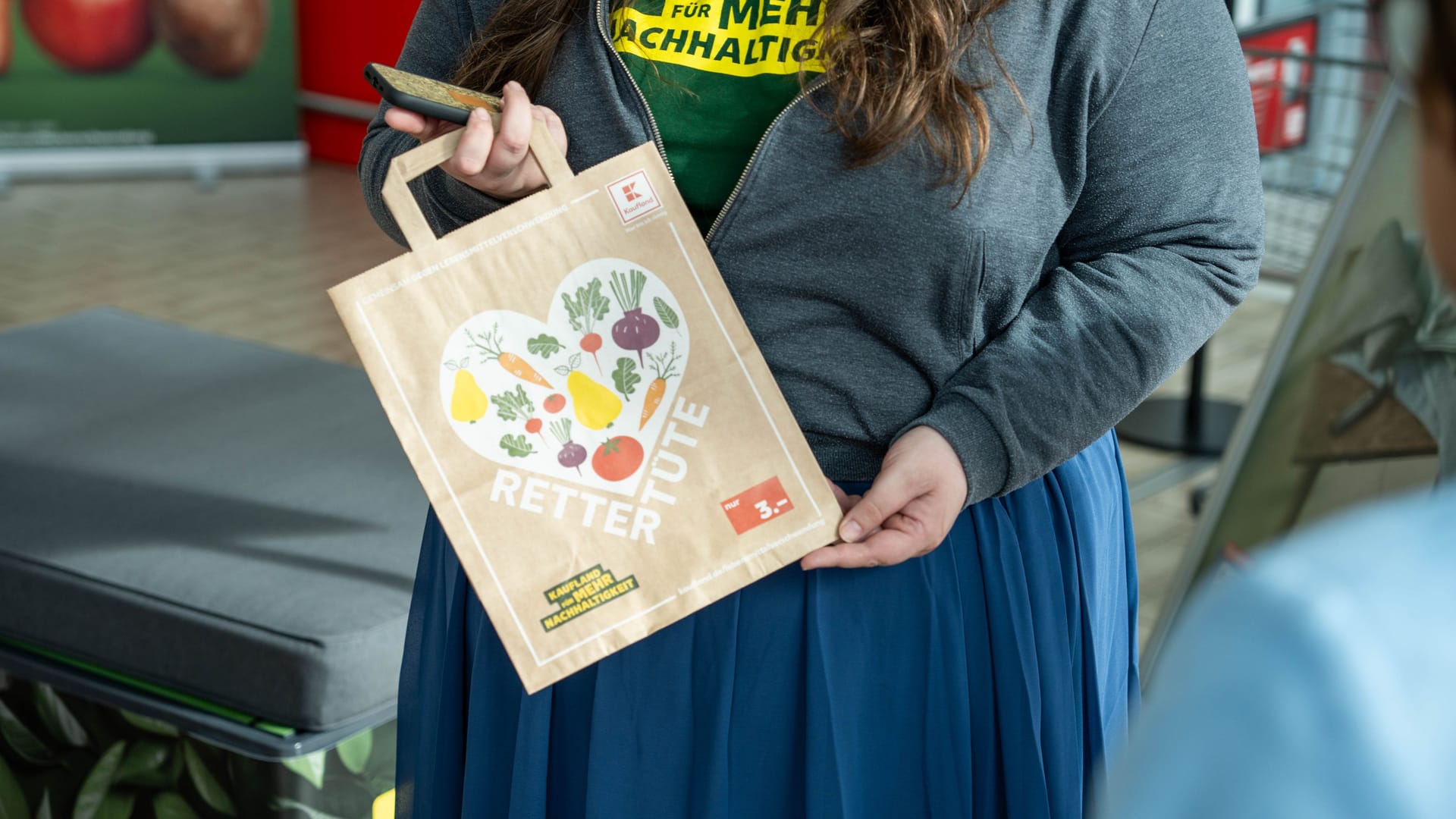 Eine "Rettertüte": Sie sollen dabei helfen, die Verschwendung von Lebensmitteln zu reduzieren.