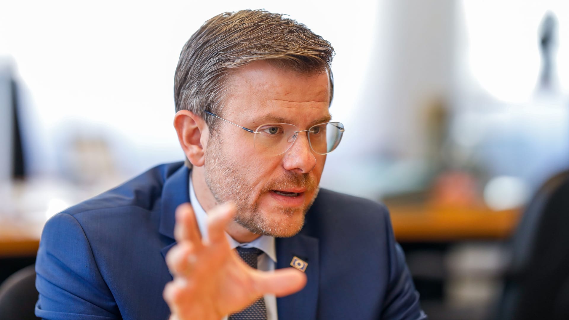 Oberbürgermeister Marcus König im Gespräch mit t-online: Er will durch die Bewerbung auch Gelder für das Max-Morlock-Stadion akquirieren.