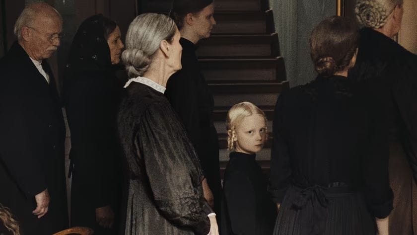 Szene aus "In die Sonne schauen": Der Film erzählt über einen Zeitraum von 100 Jahren eine deutsche Geschichte.