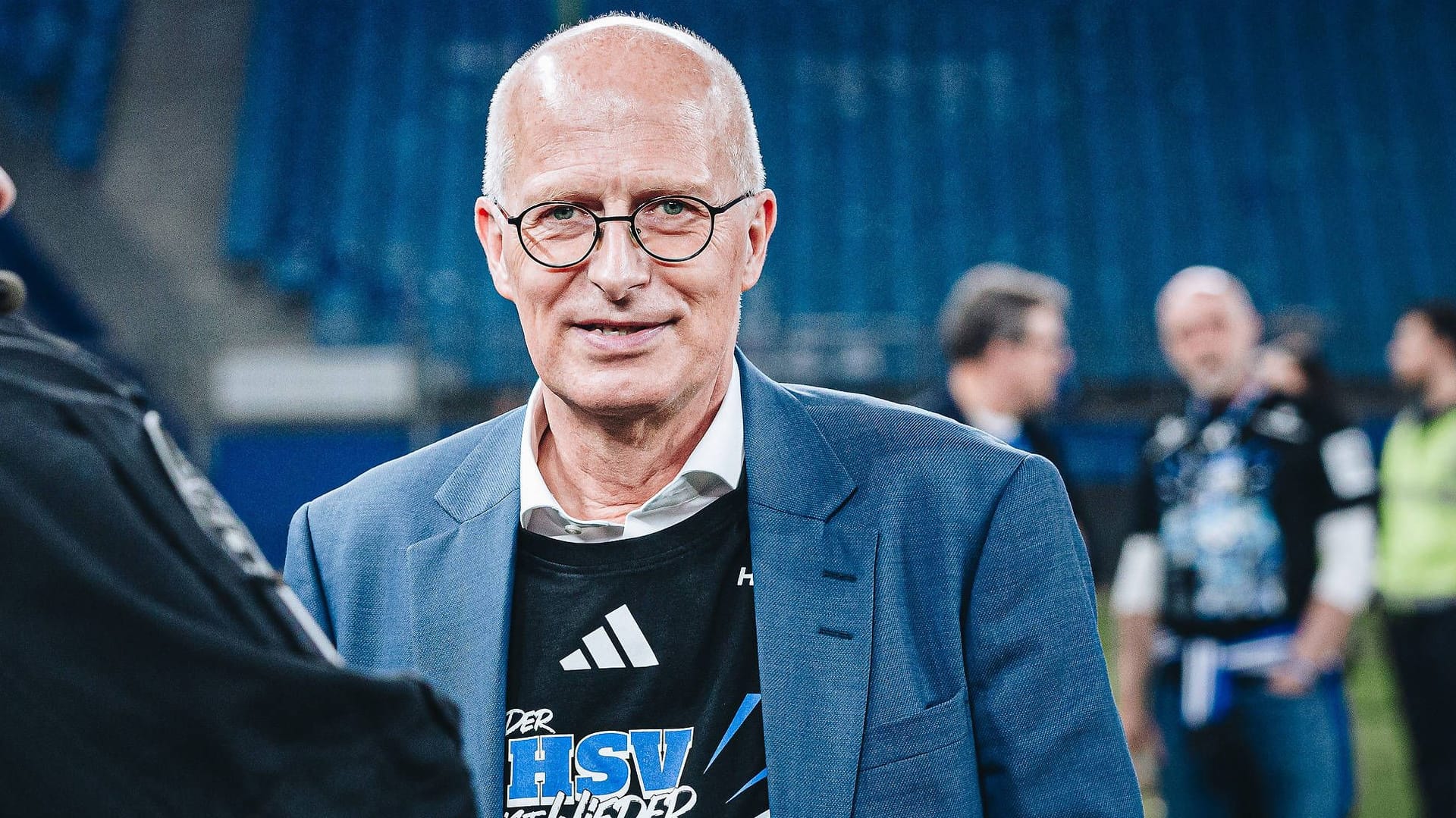 Peter Tschentscher im Volksparkstadion: Hamburgs Bürgermeister war bei der Aufstiegsparty des HSV am Samstag mit dabei. Peter Tschentscher im Volksparkstadion: Hamburgs Bürgermeister war bei der Aufstiegsparty des HSV am Samstag mit dabei.