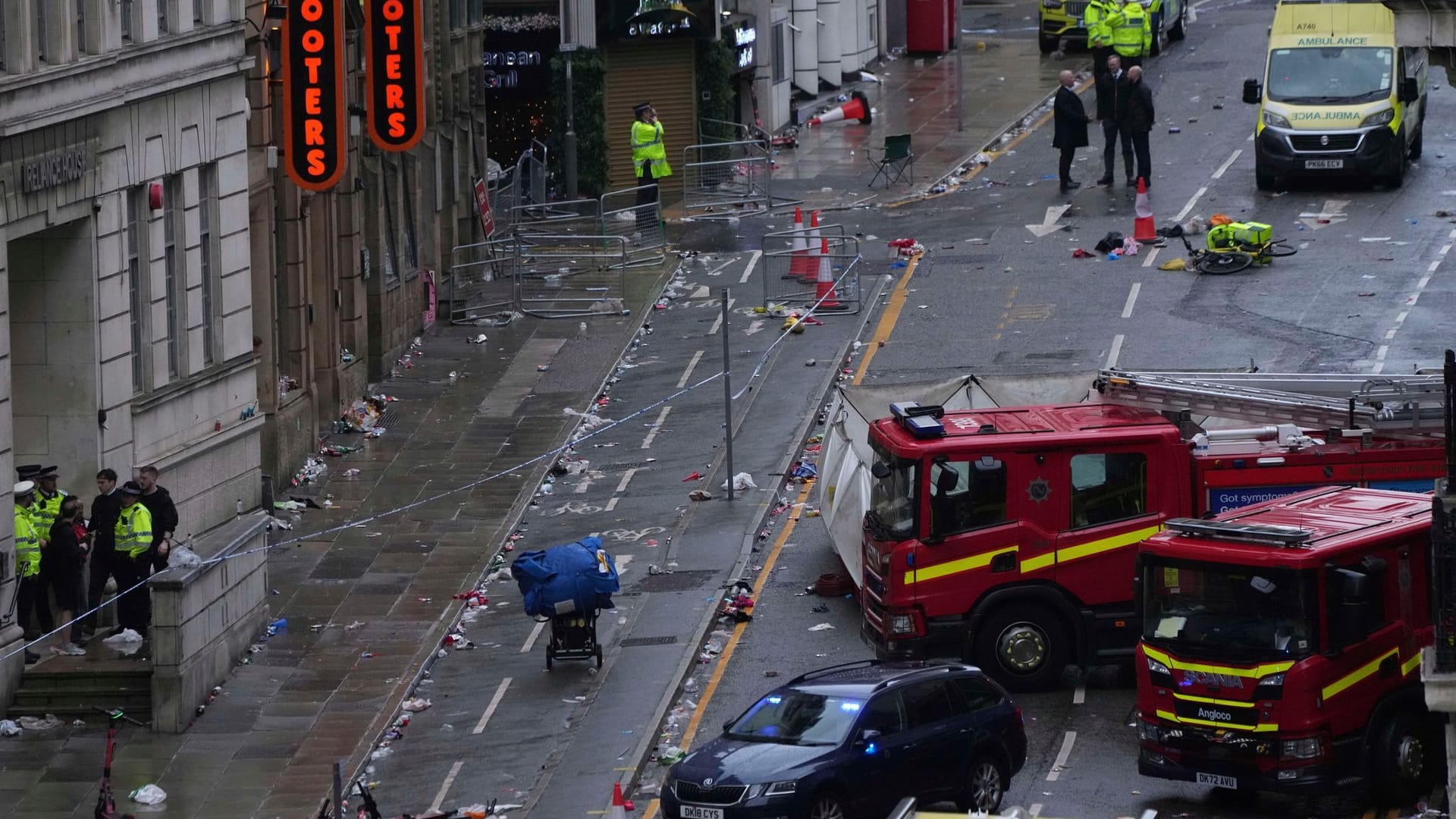 Siegerparade in Liverpool - Auto fährt in Menschenmenge